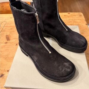 Officine Creative Elegant black suede zip boots